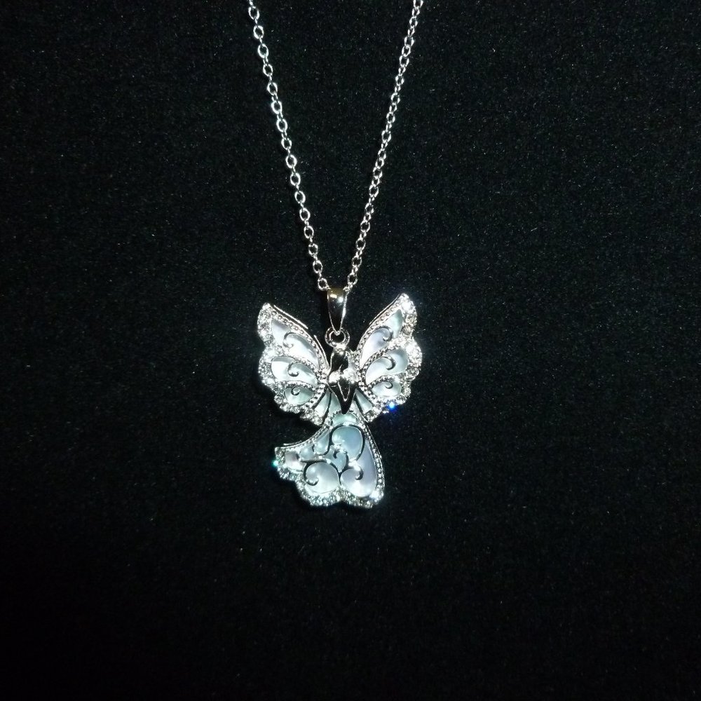 Michael Anthony Sterling Silver Angel Pendant w/Chain - Picture 4 of 9